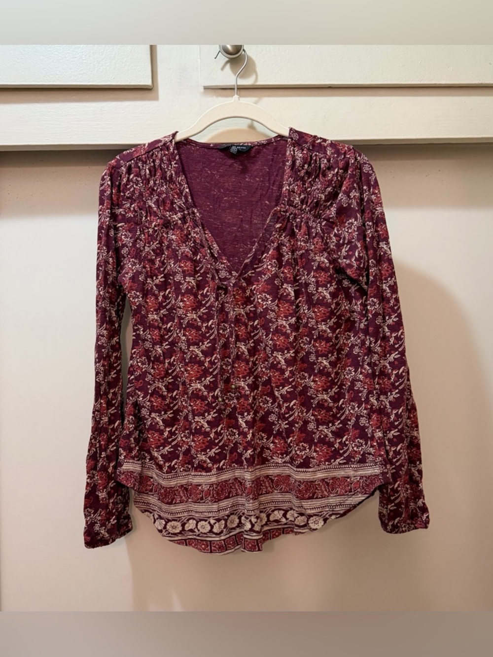 Lucky Brand Burgundy Floral Peasant Blouse M Boho V-Neck Tie Long Sleeve